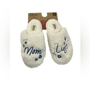 Deluxe by Dearfoams Mom Life Slippers White Sherpa Memory Foam Size Small 5-6